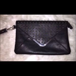 Aldo clutch